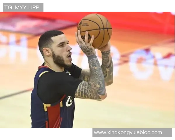 朗佐鲍尔表现平平三分球失准8投仅中2得6分5篮板5助攻2抢断 朗佐鲍尔表现平平三分球失准8投仅中2得6分5篮板5助攻2抢断