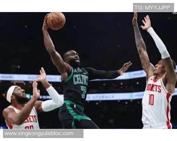 杰伦布朗状态火热单核带队四场比赛三次30表现惊艳