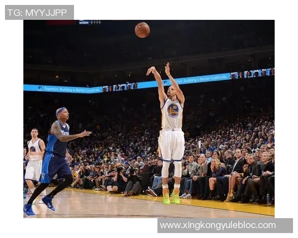 库里揭幕战表现出色16投7中贡献20分4板5助1帽三分球命中率高达50