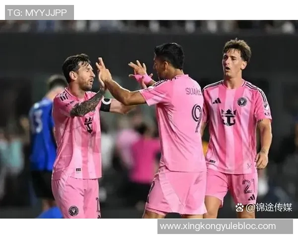 文班受伤期间积极参与球迷组织助威训练效仿欧洲足球精神